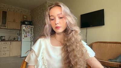 EmikoVlcek webcam cam4 model stream image