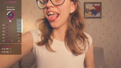 LynneCrust webcam model stream image