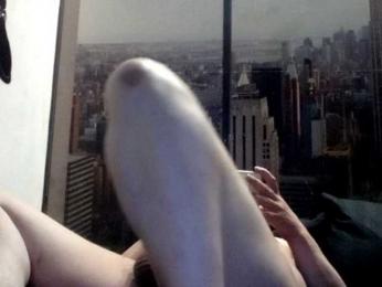 VinPyh webcam bongacams model stream image