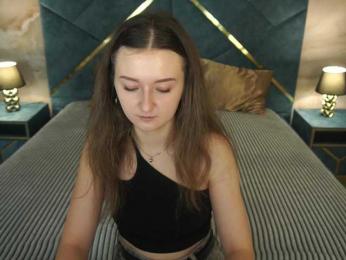 CyrenaLuxe webcam bongacams model stream image