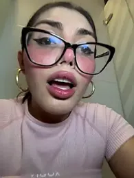 zui_lu webcam stripchat model stream image