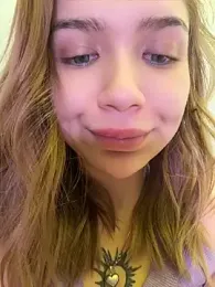 FlashTitsRoyal webcam model stream image