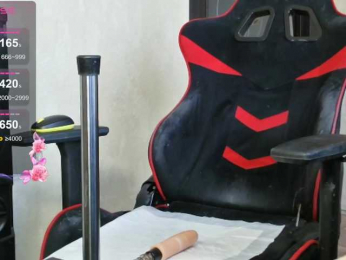 BattyHils webcam model stream image