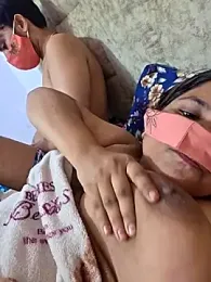 MOM-SUN-COUPLE webcam model stream image