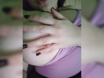 KissMyLipsXx webcam model stream image