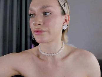 IceStrawberry webcam model stream image