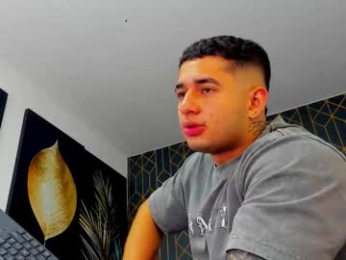 king_falconer webcam model stream image