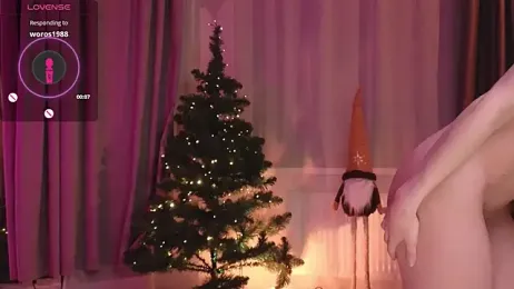 UrLittleVikky webcam model stream image