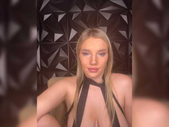 LYALYAtop webcam bongacams model stream image