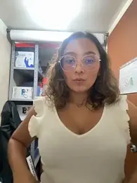 Kay_LustyWife webcam model stream image