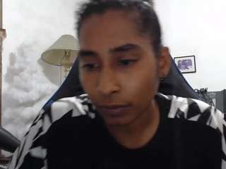 yohatinelly webcam model stream image