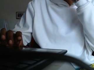 yohatinelly webcam model stream image