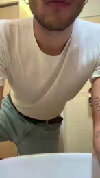 Alerunner_ webcam model stream image