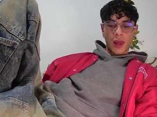 22militoverus22 webcam model stream image