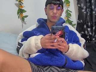 22militoverus22 webcam camsoda model stream image