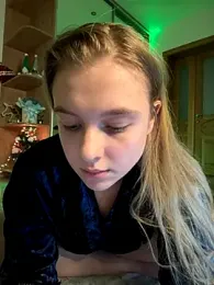 AvelynFrey webcam model stream image