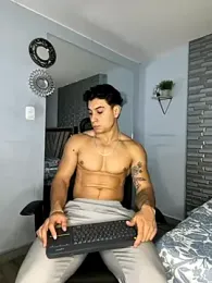 MR_MUSCLE webcam model stream image