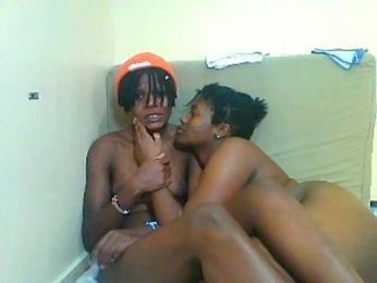 Blacks-petites webcam model stream image