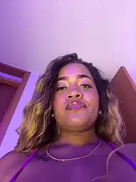 riri_brunnete webcam stripchat model stream image