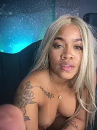 riri_brunnete webcam stripchat model stream image