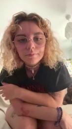Emy_2002 webcam cam4 model stream image
