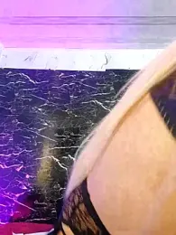 crislingery_dolli webcam model stream image