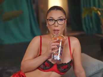 Asssmerising webcam model stream image