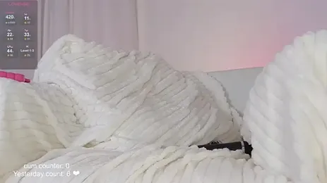 Laurainlove webcam model stream image