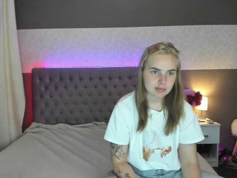 LunaHeadly webcam model stream image