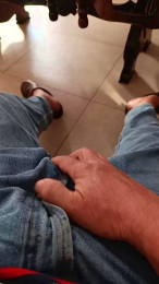 Brutuss webcam model stream image