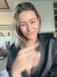 petrouchkaaa_ webcam model stream image