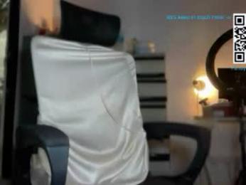 zoe_hermes webcam model stream image