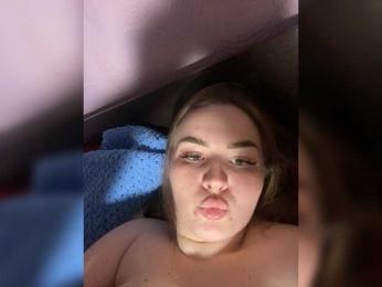 Violettae webcam model stream image