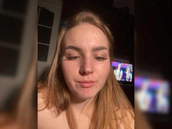 Violettae webcam model stream image