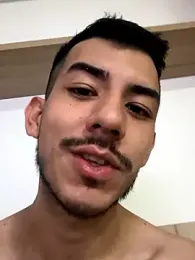 vinihfeh webcam stripchat model stream image