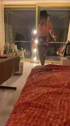 Loriginal32 webcam model stream image