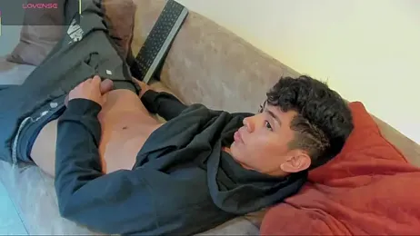 LoganTwink18 webcam stripchat model stream image