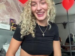Olivia Eilish webcam model stream image