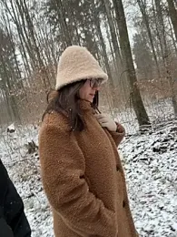 AvaFlowers6 webcam model stream image