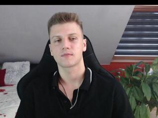 Leo Fowler webcam model stream image