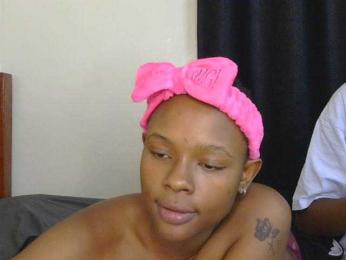 Hotpetitesa webcam bongacams model stream image