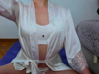 Kris-Crystal webcam model stream image