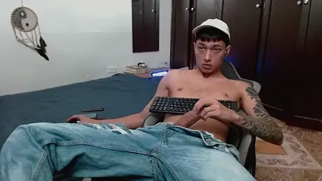 aaron_blug webcam model stream image