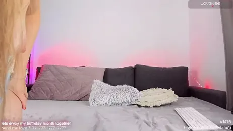 Carrolyna webcam model stream image