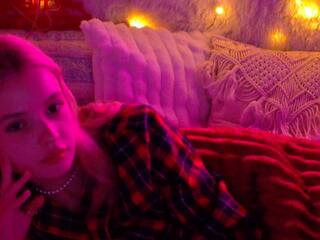 Lily Rooney webcam model stream image