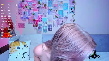 CortneyCane webcam model stream image