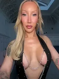 Allana29 webcam stripchat model stream image