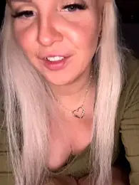 MIA-XXX webcam model stream image