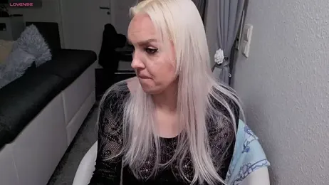 MIA-XXX webcam stripchat model stream image