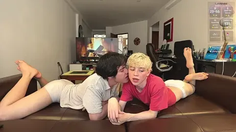 maple_and_neon webcam stripchat model stream image